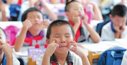 预防近视，眼保健操