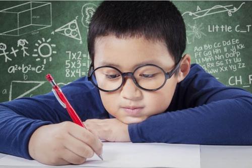 什么年龄段的孩子更容易近视？家长应该这么办！