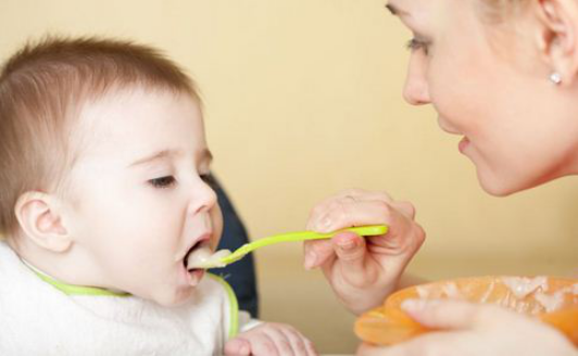 宝宝不爱吃辅食怎么办，可以试试这些方法