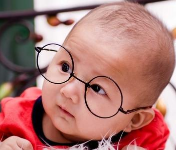 6岁前宝宝视力检查方法，早看早预防