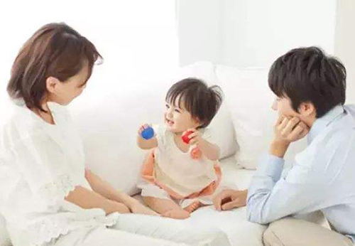 爸爸妈妈教孩子学习语言