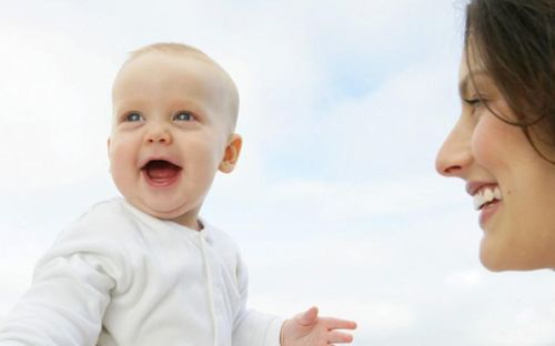双胞胎和独生子对比，语言发育哪个更快？